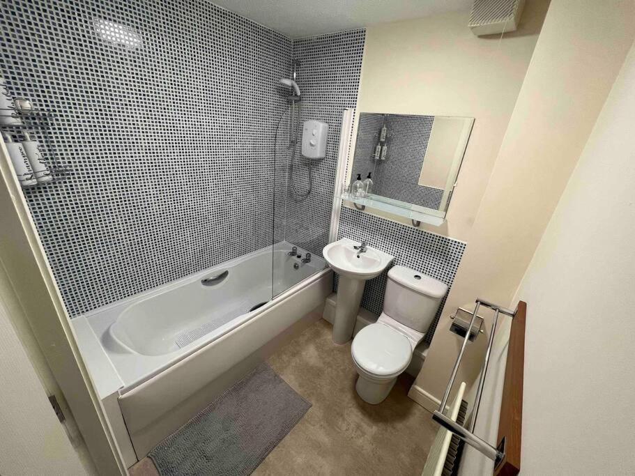 Viking Appartement Cronton Buitenkant foto