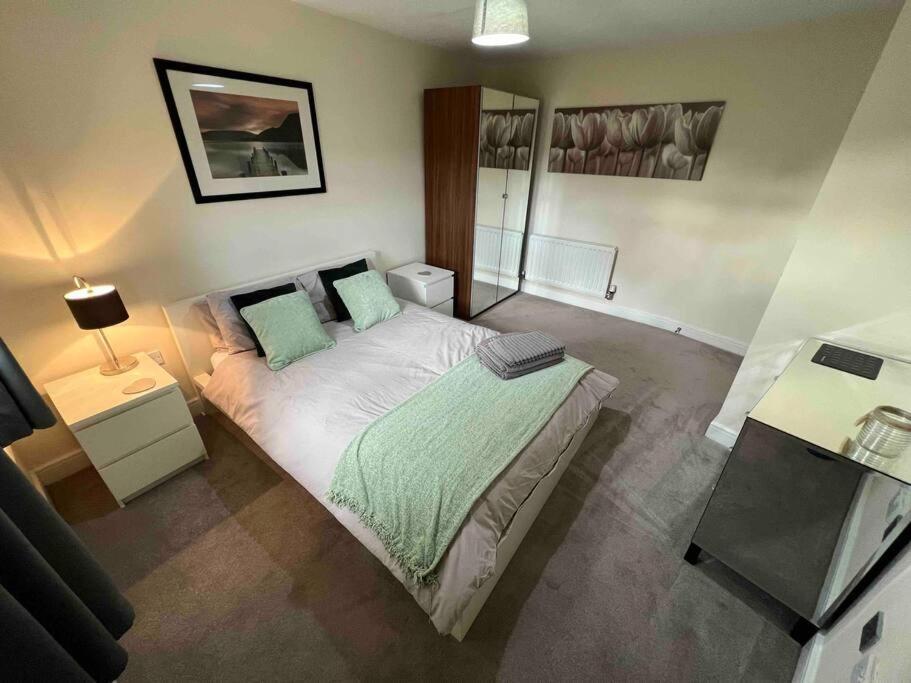 Viking Appartement Cronton Buitenkant foto